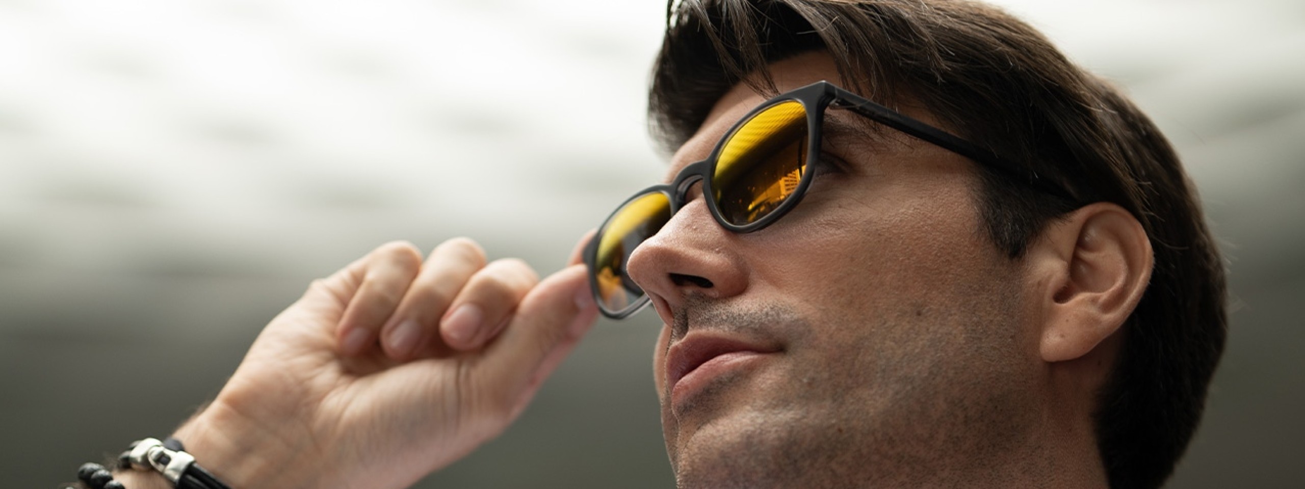 Mann mit Sonnenbrille