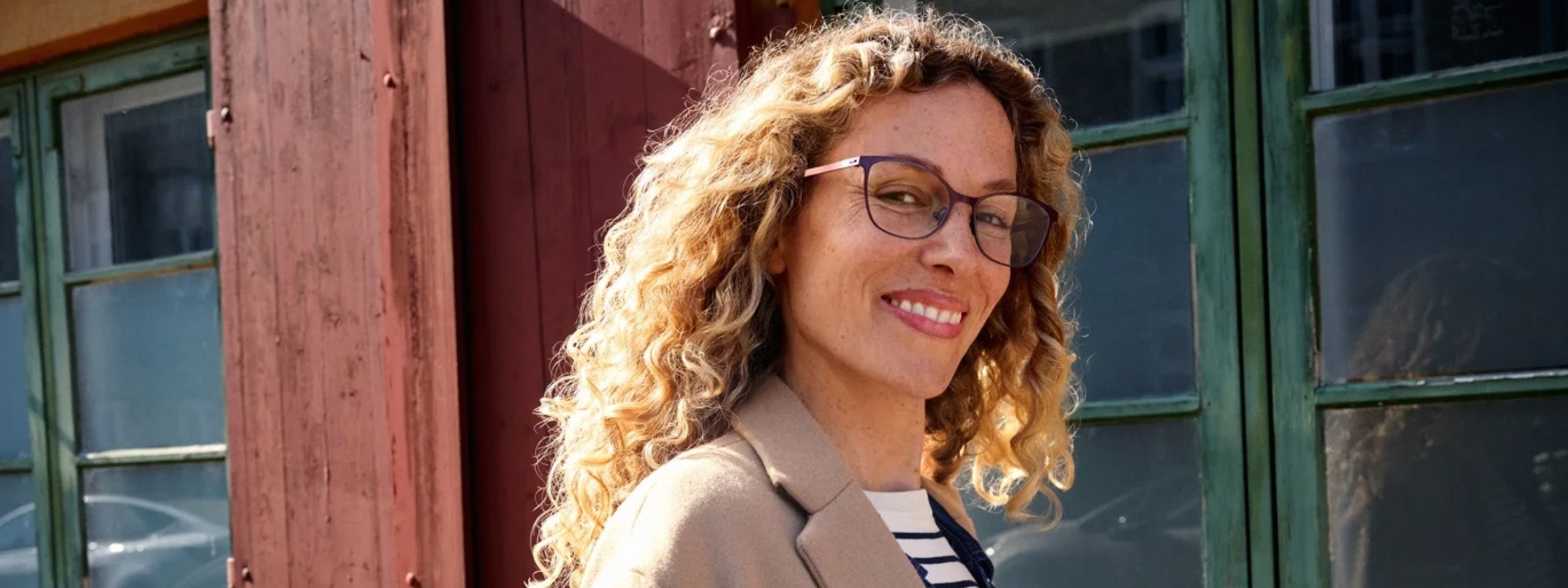 ProDesign: Frau mit Brille